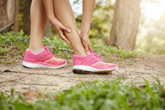 Dores nas pernas: causas e tratamentos que você precisa conhecer